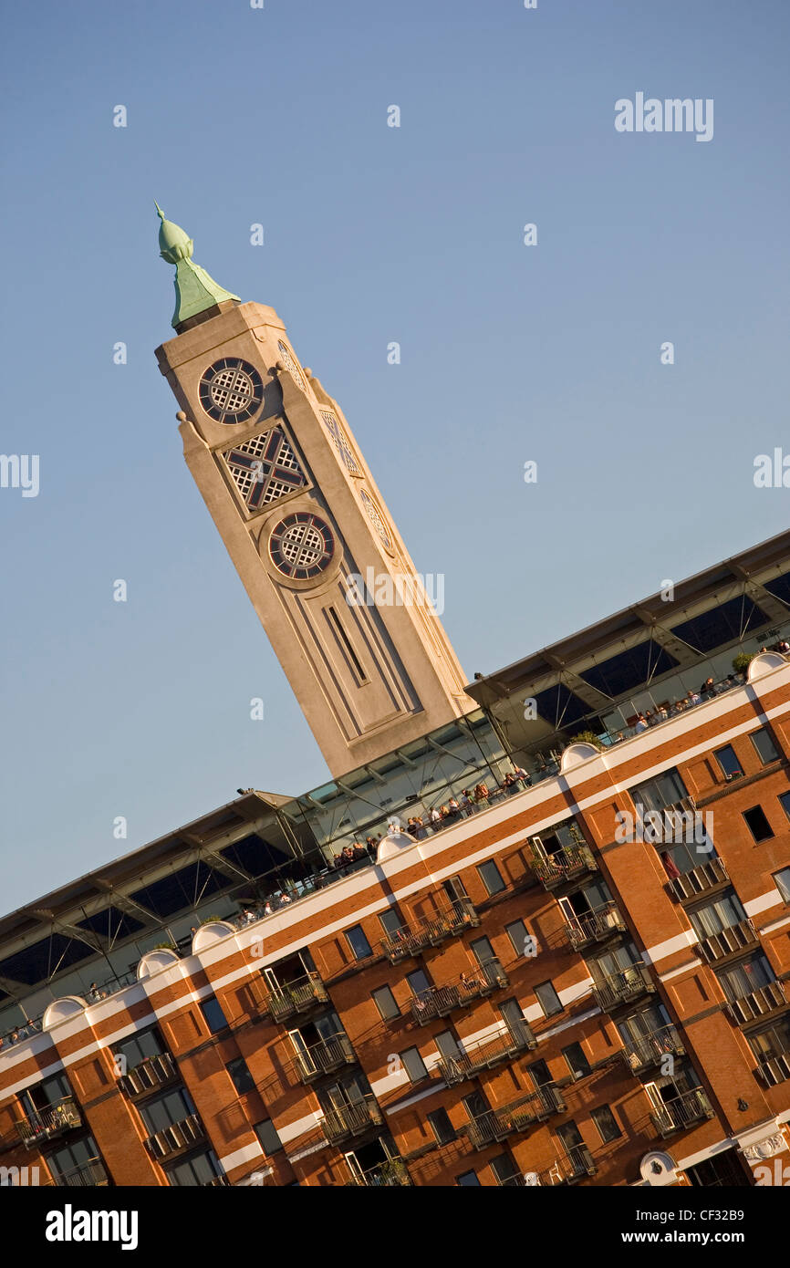 Der OXO Tower am Südufer der Themse. Das Gebäude enthält, Kunst und Kunsthandwerk sowie Wohn-Wohnung Stockfoto