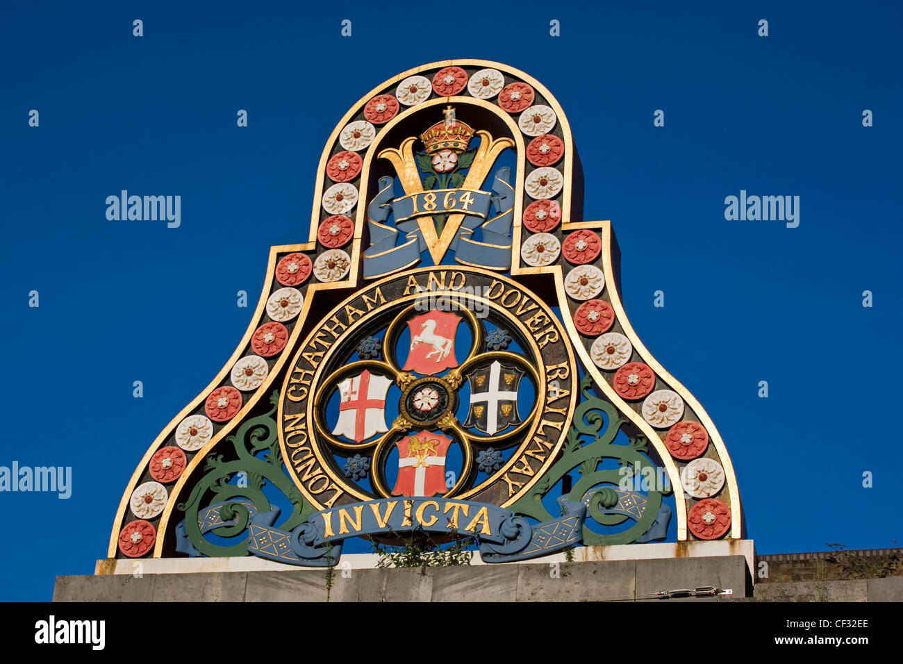 London, Chatham and Dover Railway Abzeichen auf Blackfriars Bridge, London. Stockfoto