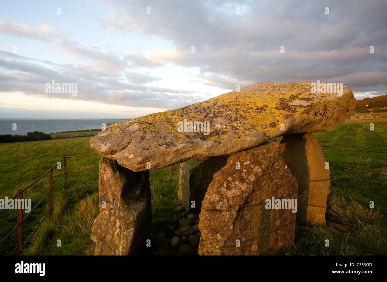 Bachwen Dolmen, megalithische Kammer in der Lleyn Halbinsel in Gwynedd. Stockfoto