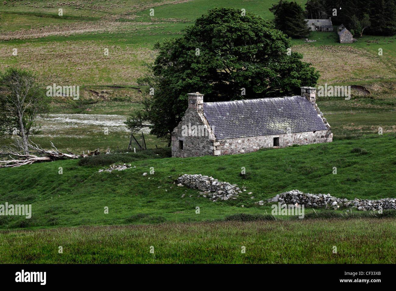 Ein verlassener Stein Bauernhof Gebäude, eines der vielen verlassenen Ruinen auf ehemaligen Crofts im Bereich Cabrach und Glenlivet von Schottland. Stockfoto