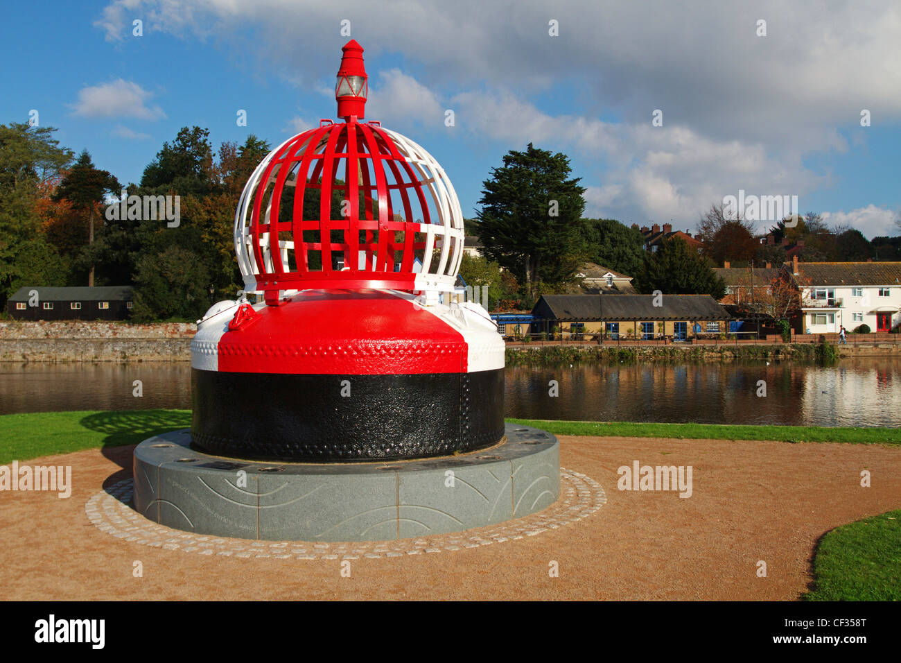 Restaurierte Boje am Kai an der Kreuzung des Flusses Exe und den Exeter Ship Canal. Stockfoto