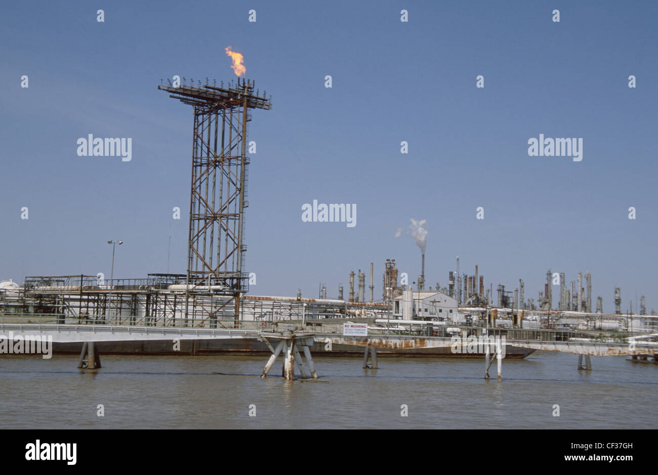 USA New Orleans Riverboat-Tour-P/S Natchez Shell Öl-Raffinerie Stockfoto