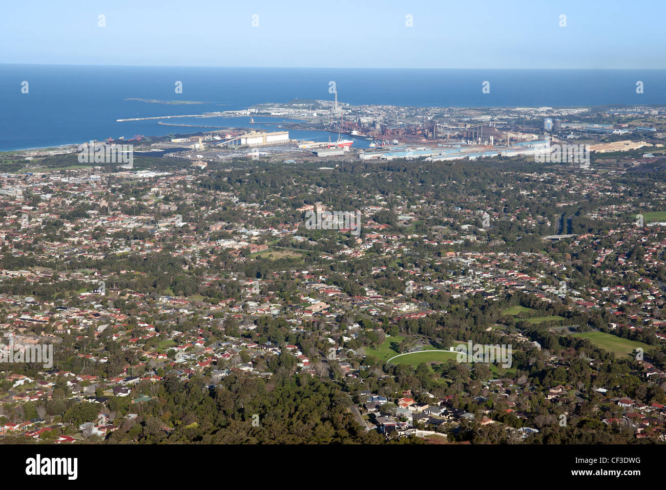 Blick hinunter auf Wollongong Stadt und Vororte Stockfoto