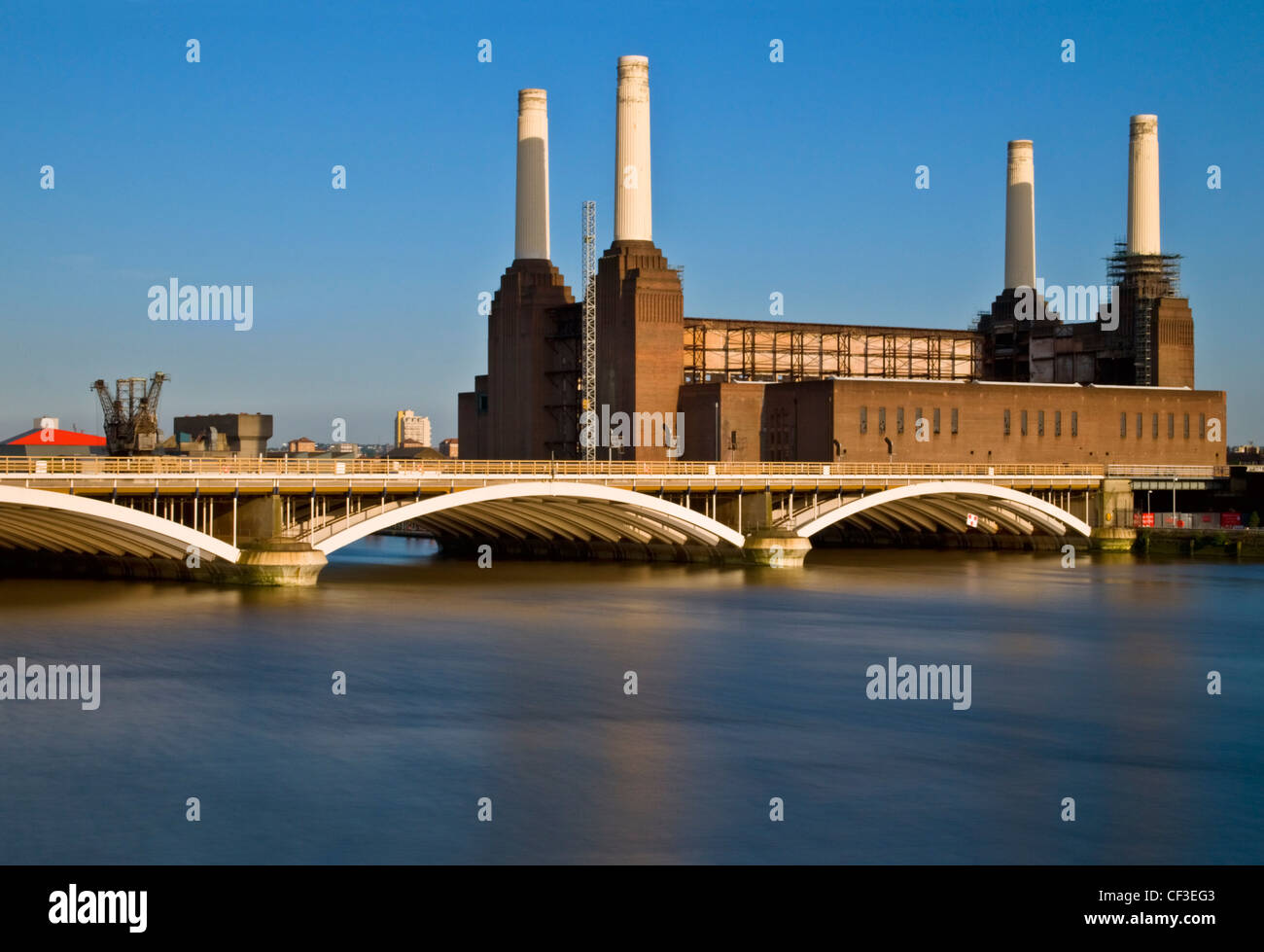 Blick über den Fluss Themse in Battersea Power Station. Stockfoto