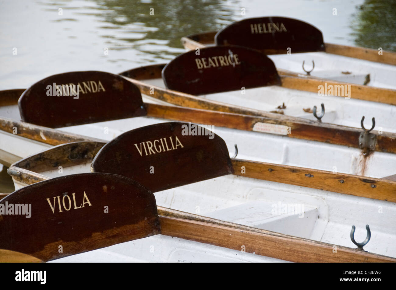 Eine Nahaufnahme von Booten nach Shakespeare am Fluss Avon Zeichen benannt. Stockfoto