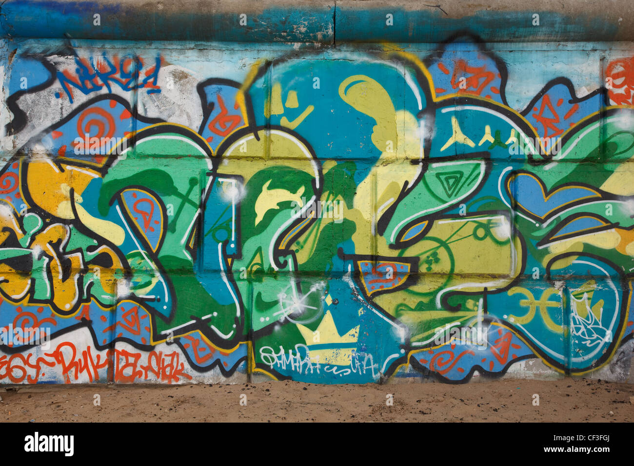 Graffiti auf Betonwand. Persönlichen Ausdrucks ist die neue Generation. Stockfoto