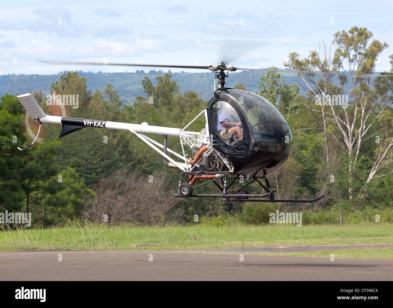 schwebende Hubschrauber Stockfoto