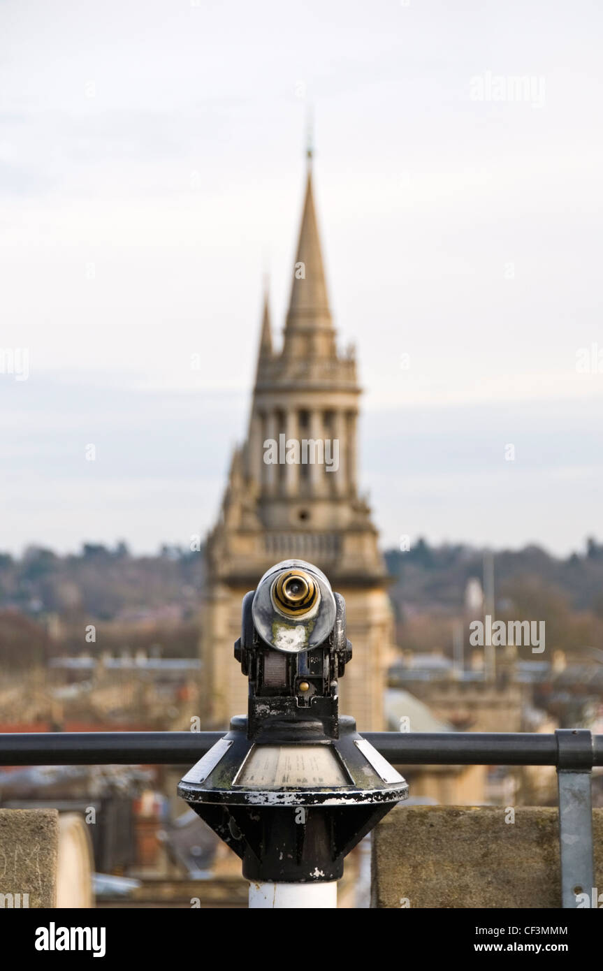 Blick in Richtung All Saints Church, jetzt die Bibliothek des Lincoln College von Carfax Tower in Oxford. Stockfoto