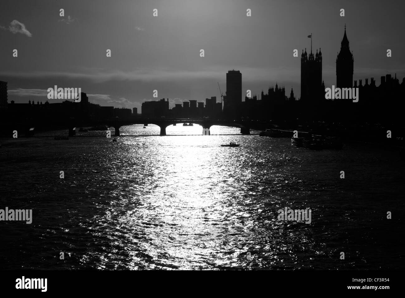 Blick auf die Themse, Westminster Bridge und den Houses of Parliament, Westminster, London, UK Stockfoto