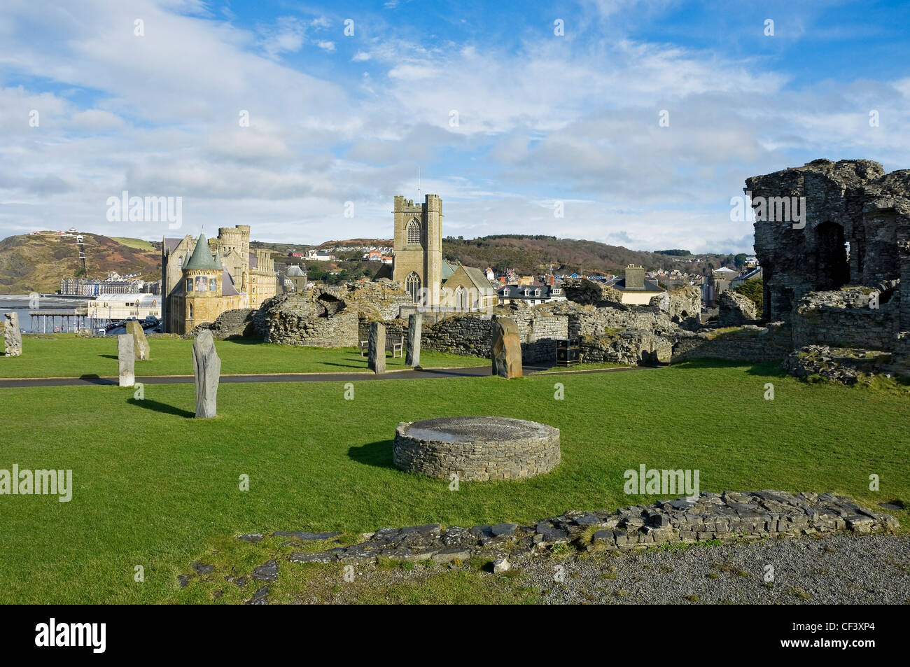Dem Gelände der Burg Aberystwyth mit North Beach im Hintergrund. Stockfoto