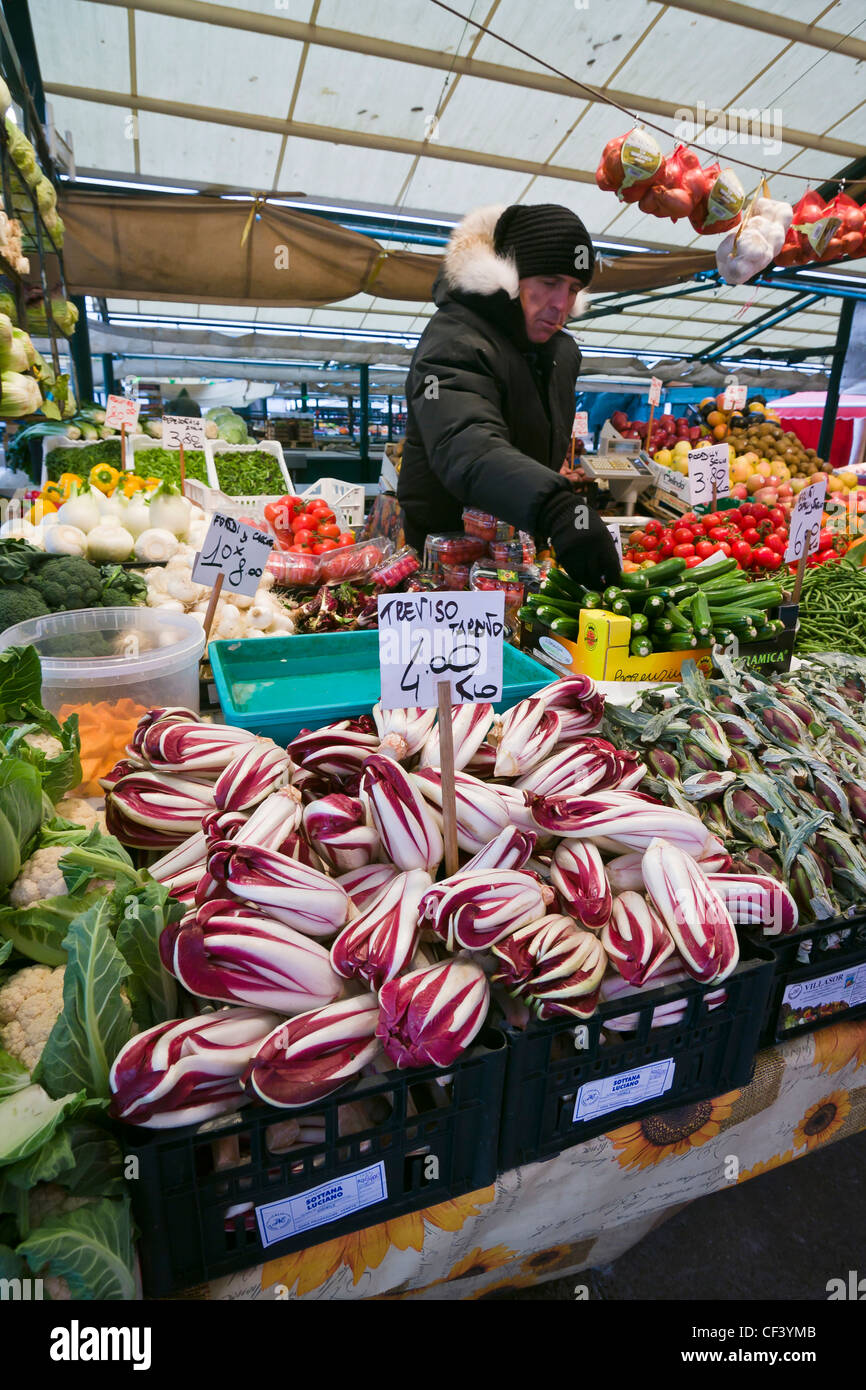 Obst und Gemüse Stand am Markt von Rialto - Venedig, Venezia, Italien, Europa Stockfoto