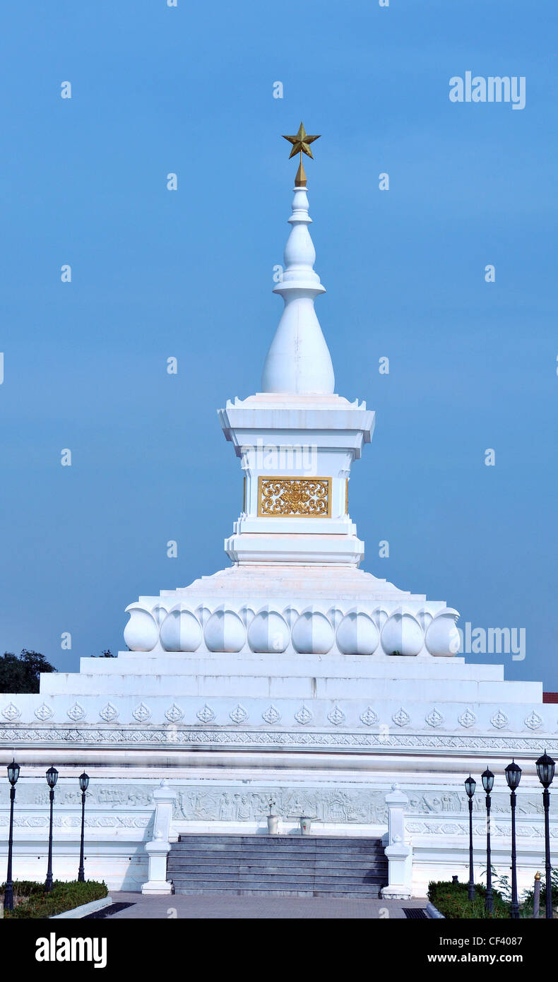 Dieses Denkmal erinnert an die Befreiung von Laos durch die kommunistischen Streitkräfte von Pathet Lao im Jahr 1975. Vientiane, Laos Stockfoto