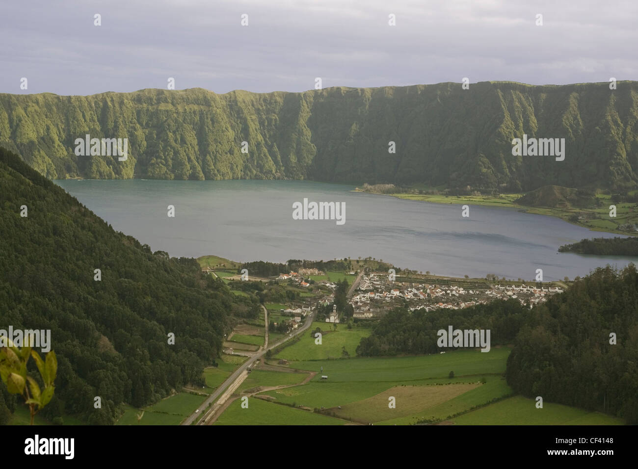 Portugal Azoren Sao Miguel, Sete Cidades Caldera & Lagoa Azul Stockfotografie Alamy