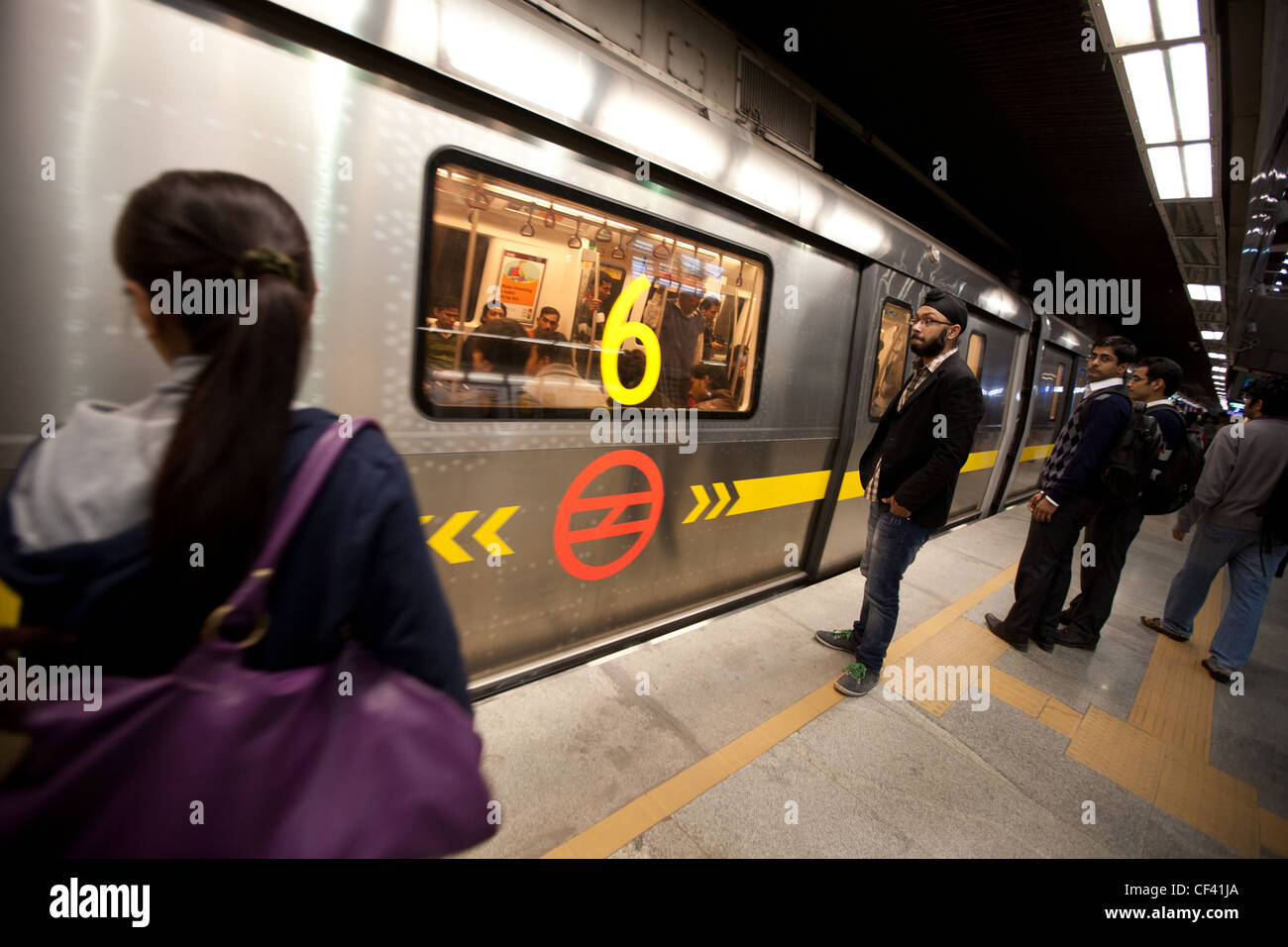 U-Bahn-Bahnhof und Linie in Delhi, Indien Stockfoto