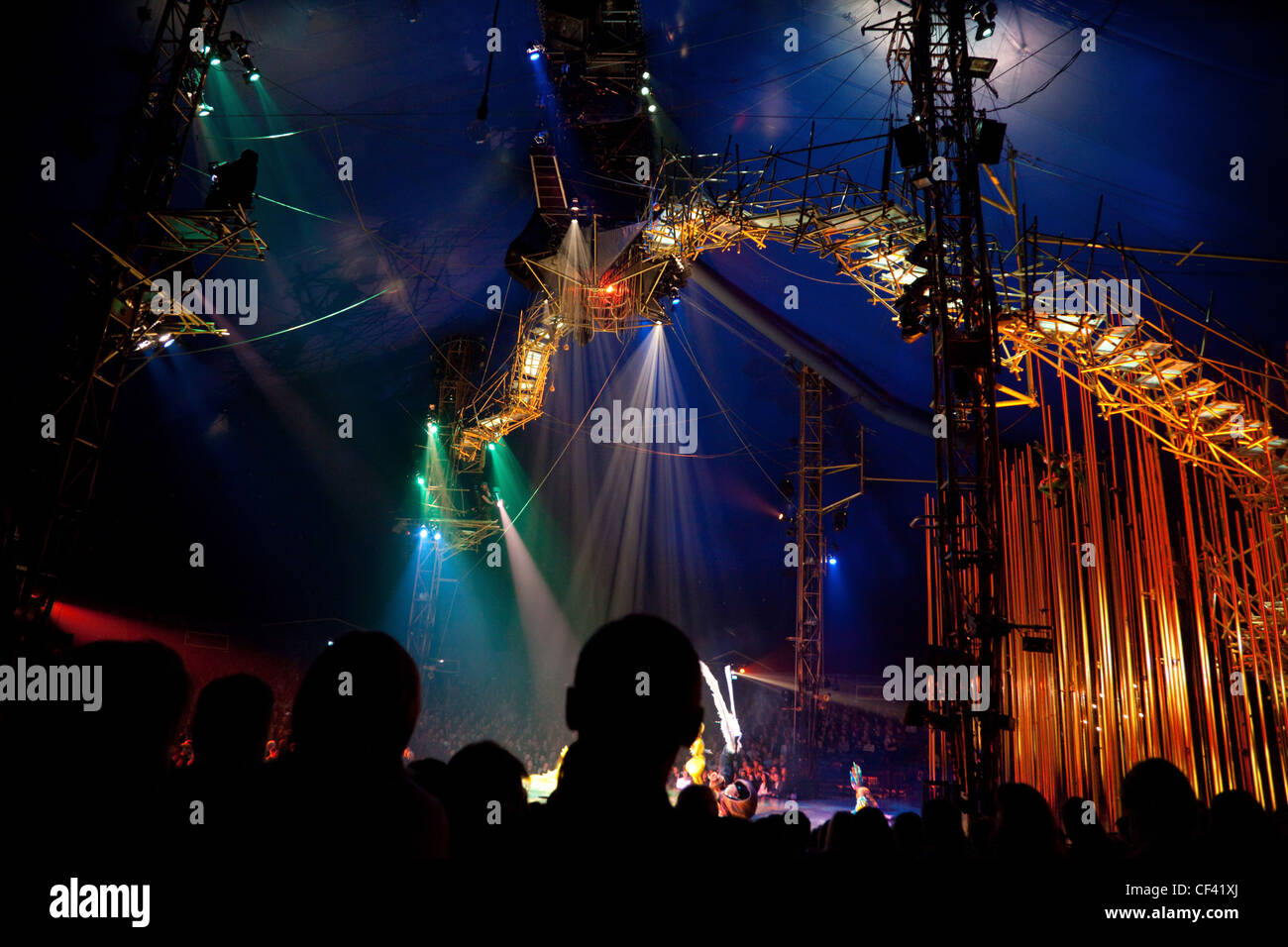 Moskau - 23.Oktober: Zuschauer Uhr Darstellung des Cirque du Soleil 23. Oktober 2009 in Moskau, Russland. Stockfoto