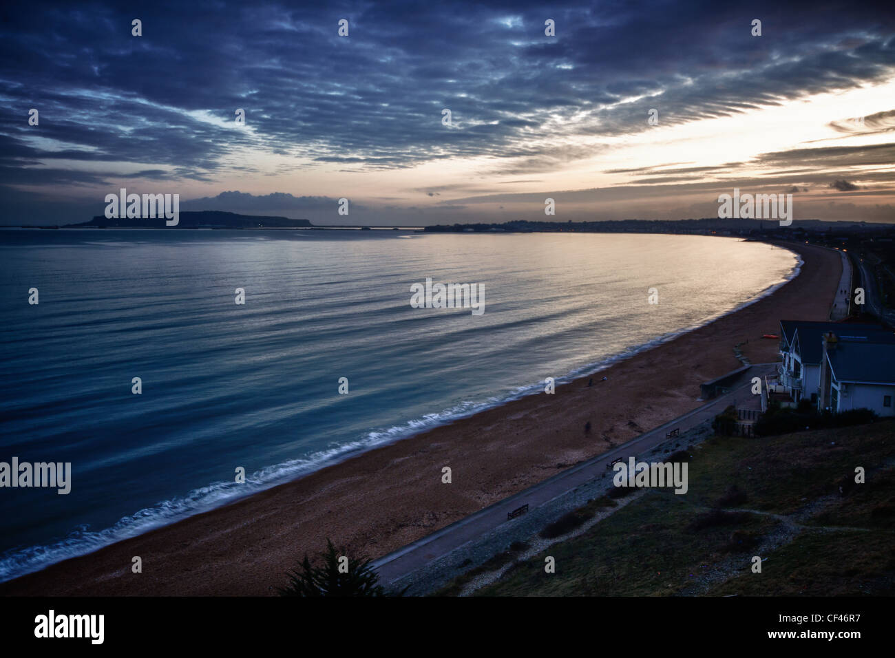 Langzeitbelichtung Foto des Sonnenuntergangs über Weymouth vom Bowleaze Hill Stockfoto