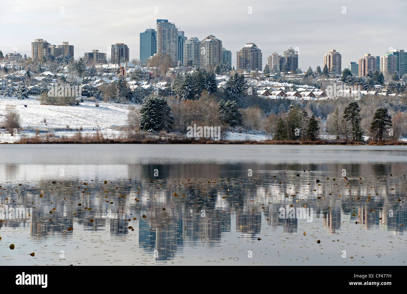 Metro Vancouver - Burnaby Skyline und Deer Lake Stockfoto