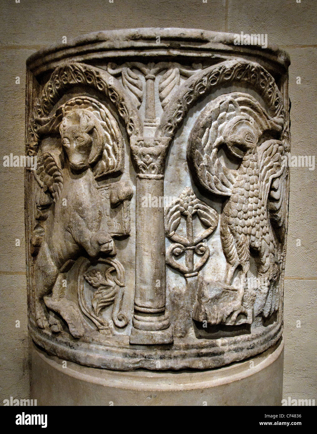 Brüstung von Ambon schmückt Symbole Evangelisten Lukas - John 2 Cent Pomposa Abtei Benediktiner-Kloster Codigoro Italien Italienisch Stockfoto