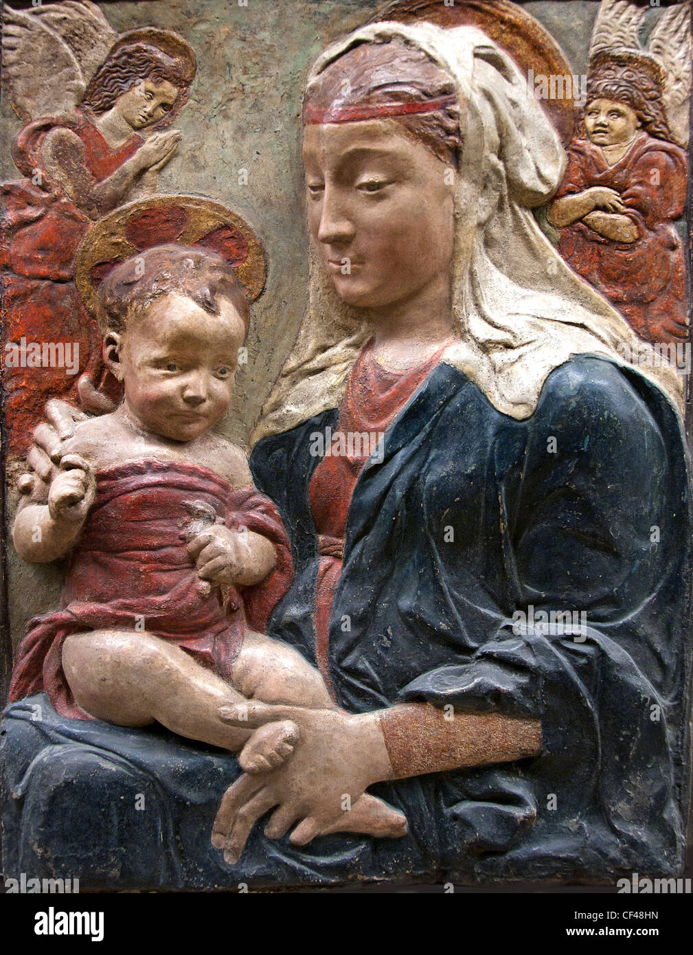 Der Jungfrau Maria und das Kind Jesus Christus zwischen zwei Engeln Stuck Farbe Antonio Rossellino 1427 - Florenz Italien Italienisch Stockfoto