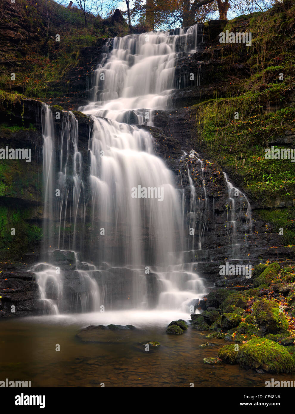 Scaleber zwingen, einen attraktive Wasserfall auf dem Scaleber Beck in Stockdale. Stockfoto