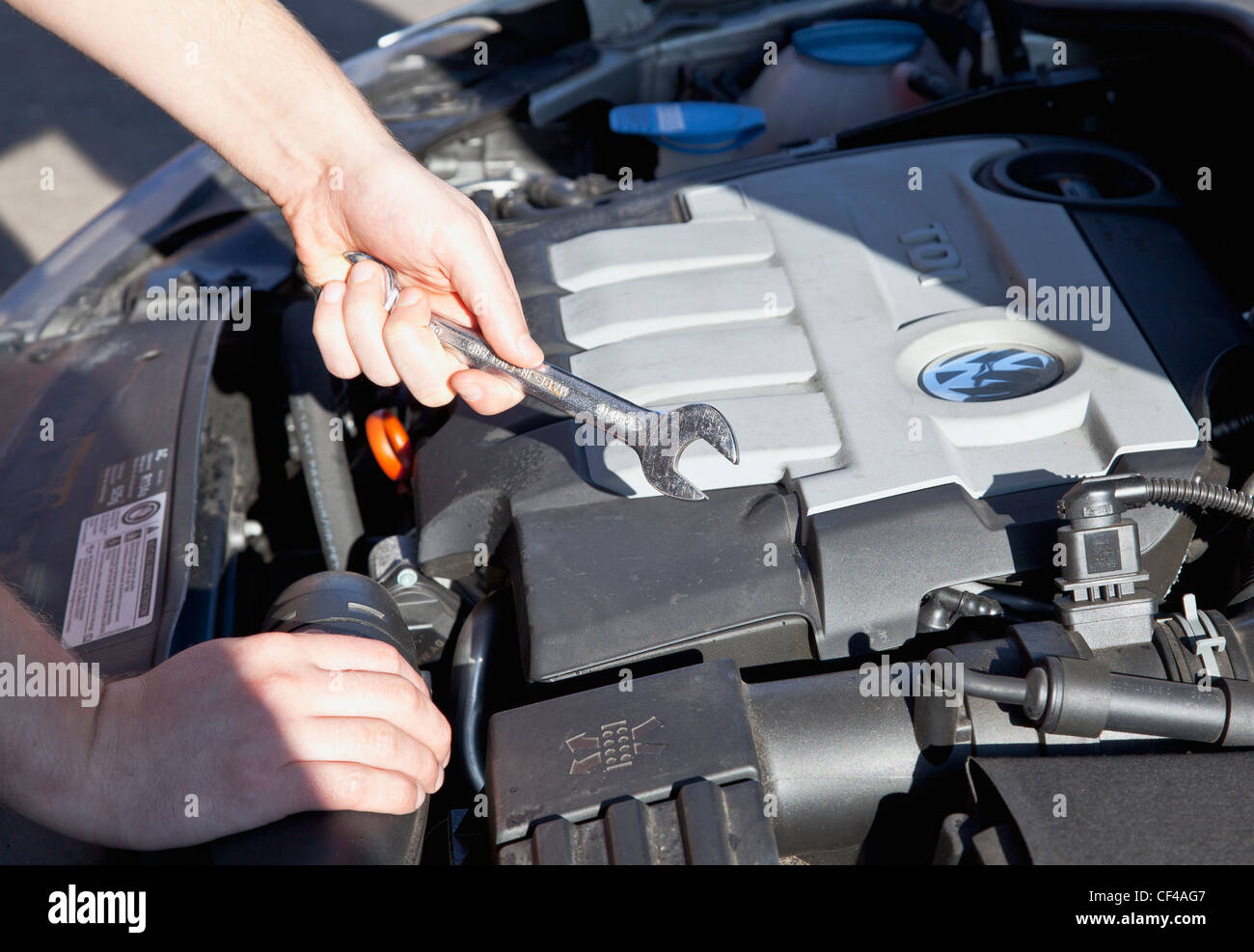 Kfz-Mechaniker bei der Arbeit Stockfoto