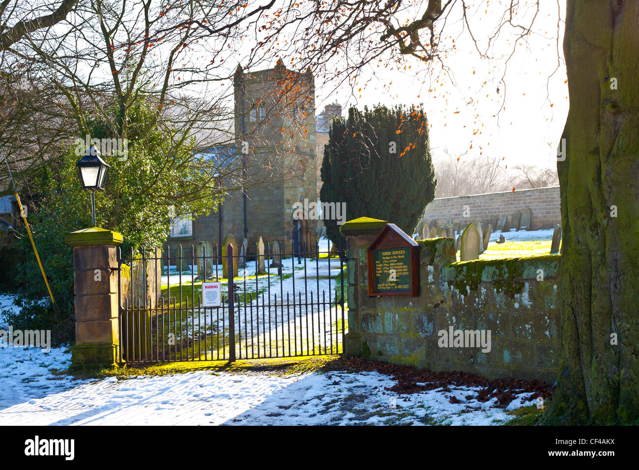 Eingang zum All Saints Church, Ingleby, North Yorkshire. Stockfoto