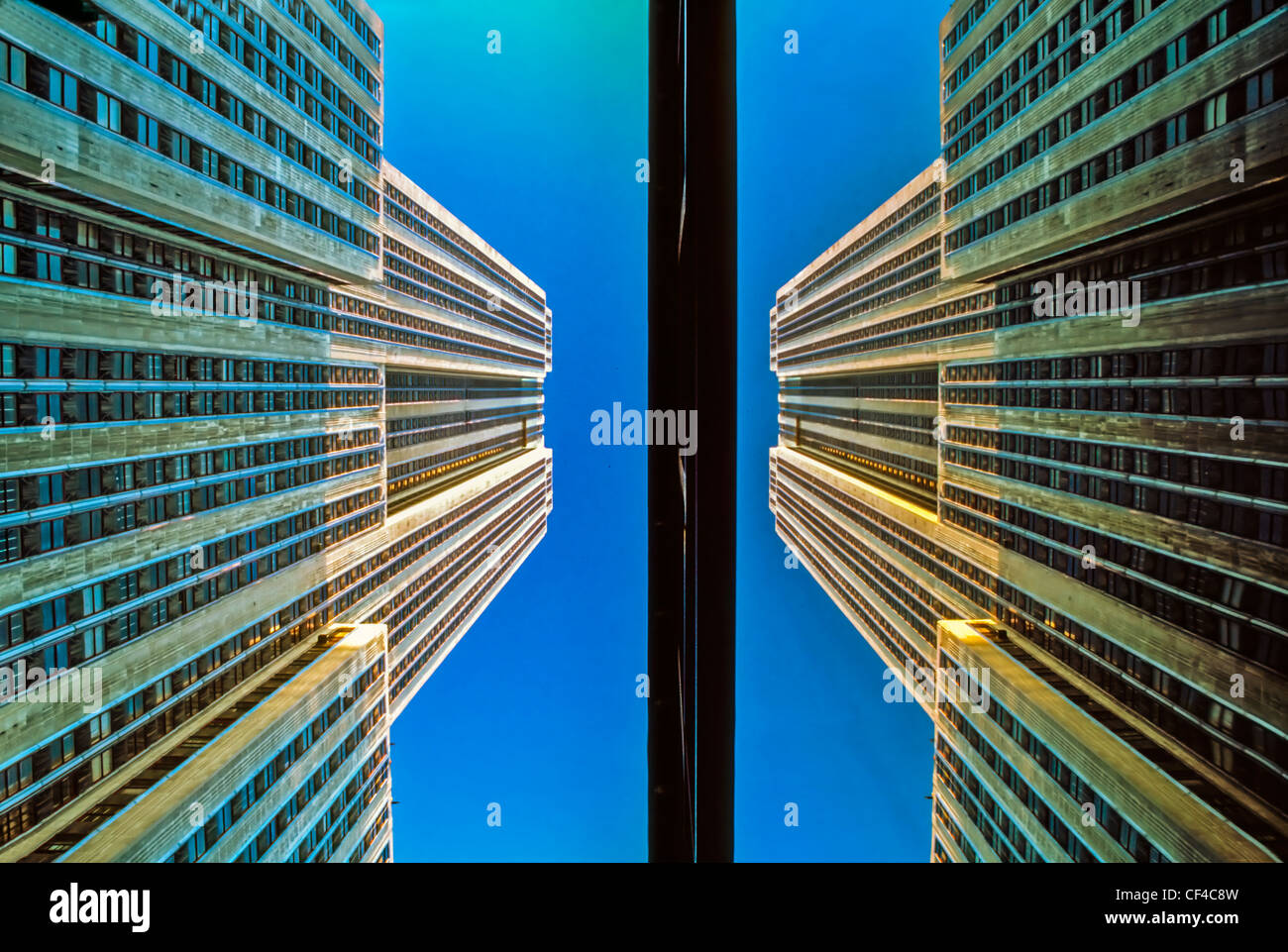 New York, NY USA - Empire State Building mit Blick auf die Fensterreflexion.- 1930er Jahre Gebäudedesign ILLUSION PERSPEKTIVE Stockfoto