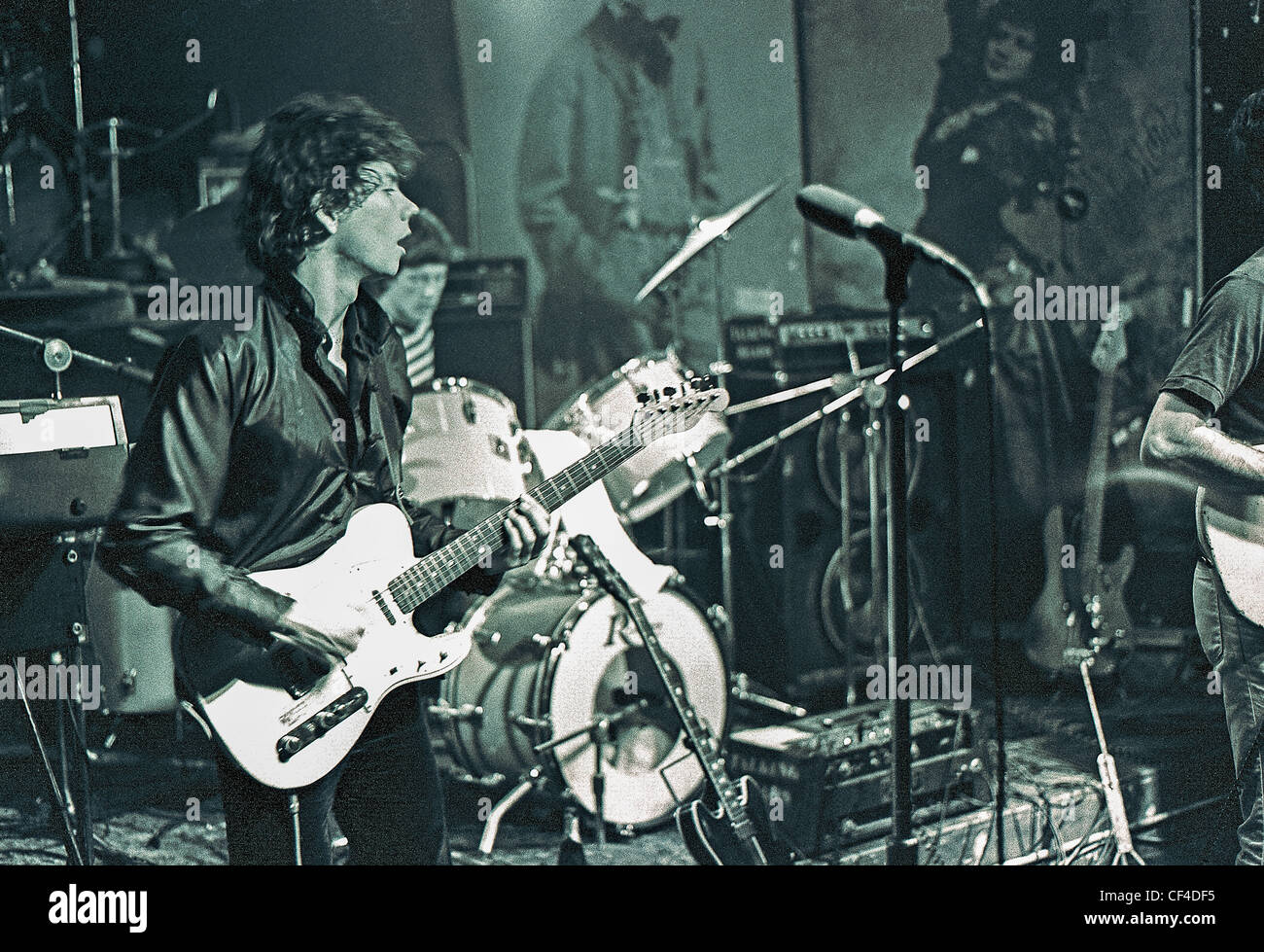 New York, NY, USA – Nachtclub von C.B.G.B., Innenszene, mit „The Talking Heads“, Gitarrist auf der Bühne, Rockmusik, JUGENDKULTUR 1970er Stockfoto