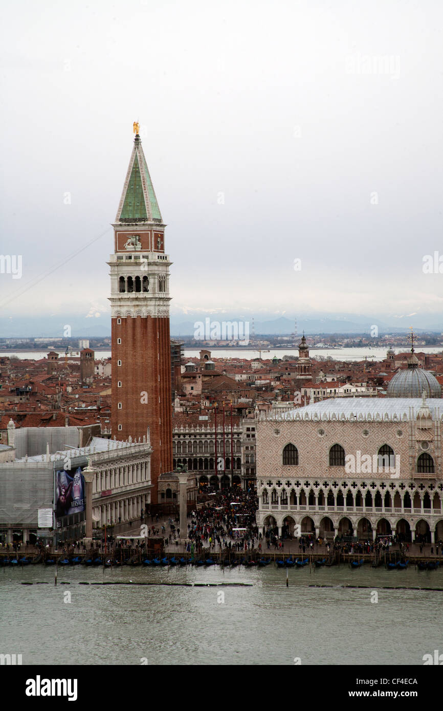 St Marks und Dogen Palast Tronchetto Lido di Venezia - aus dem Campanile - Glockenturm - San Giorgio Maggiore Venedig Italien Stockfoto