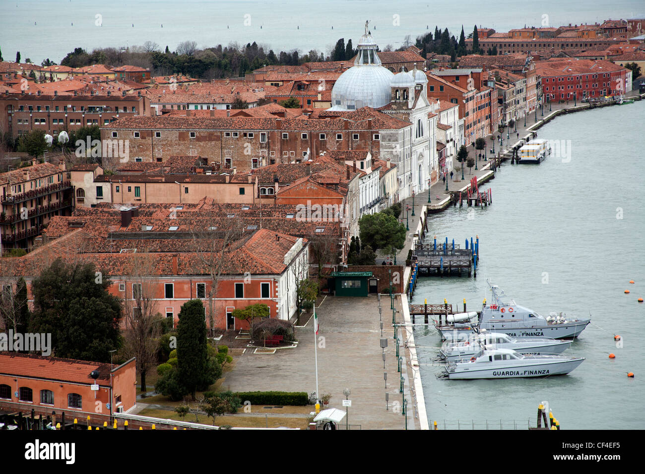 Blick über Venedig - Sestiere Castello - von der Spitze des Campanile - Glockenturm - San Giorgio Maggiore Venedig Italien Stockfoto