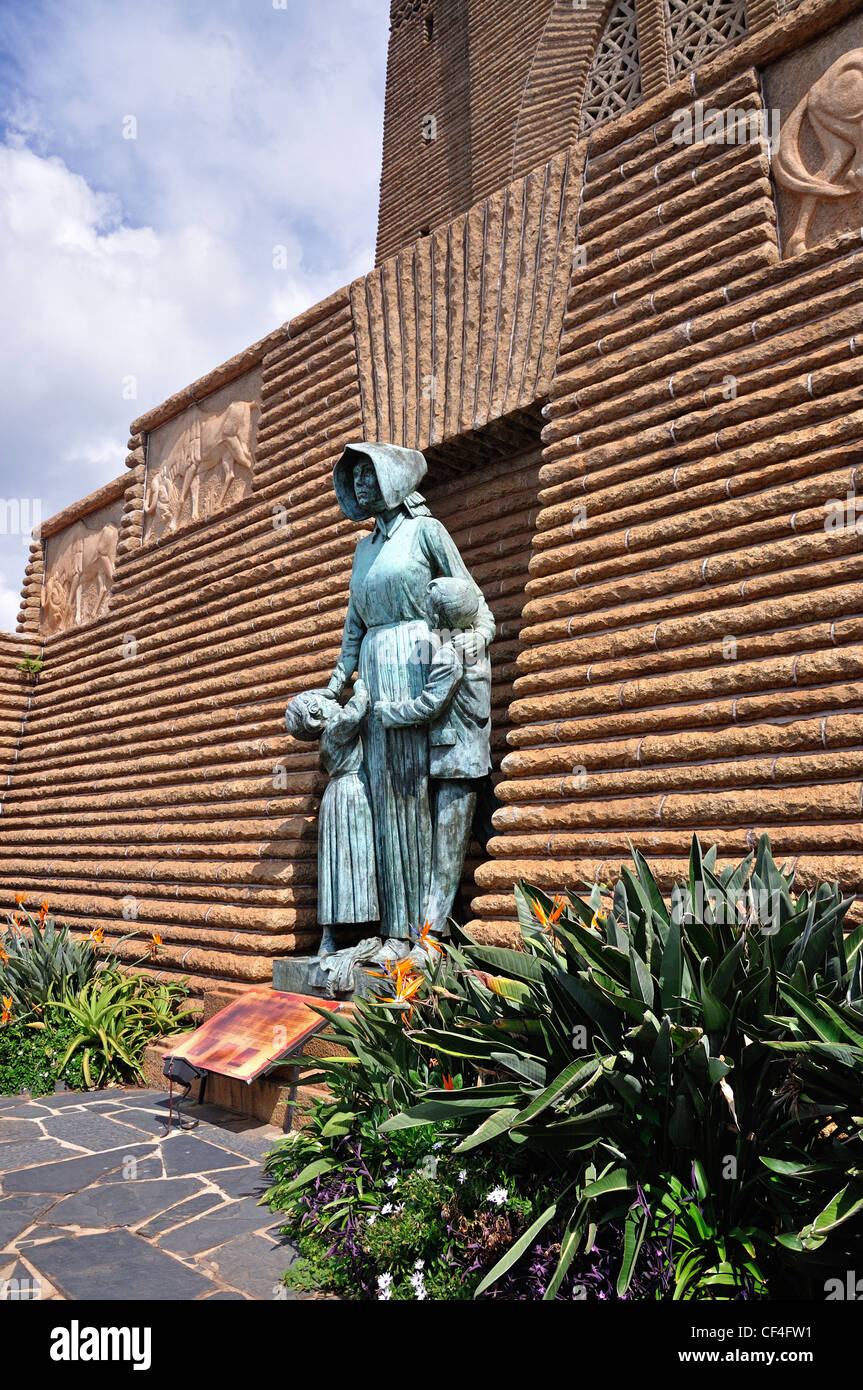 Voortrekker Frau und Kinder-Statue, das Voortrekker Monument, Pretoria, Provinz Gauteng, Südafrika Stockfoto