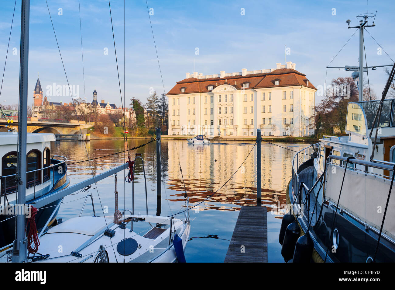 Schloss köpenick schloss insel Fotos und Bildmaterial in hoher