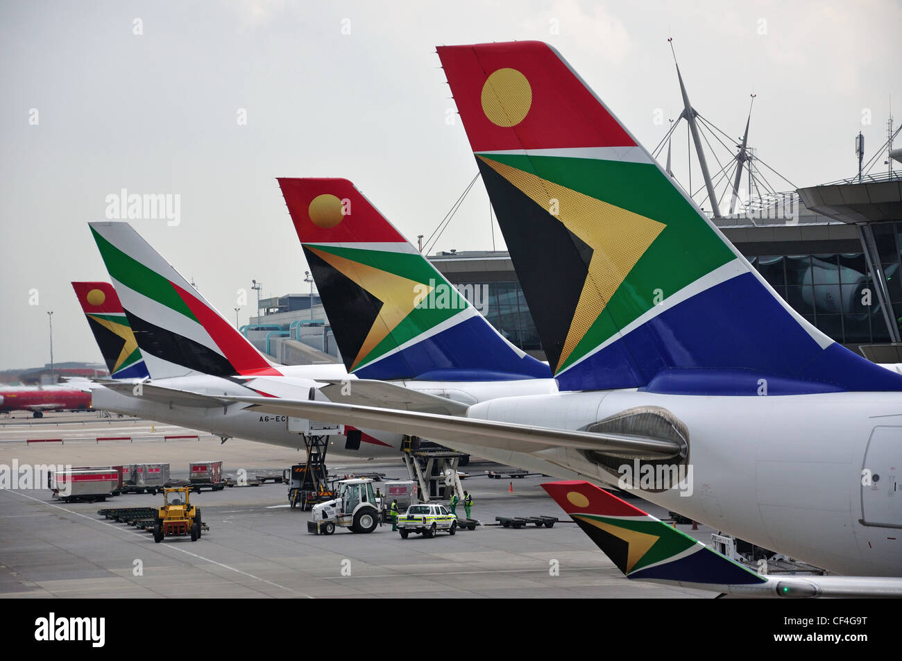 South African Airways Logos auf Flugzeuge tails, O.R. Tambo International Airport, Johannesburg, Gauteng, Südafrika Stockfoto