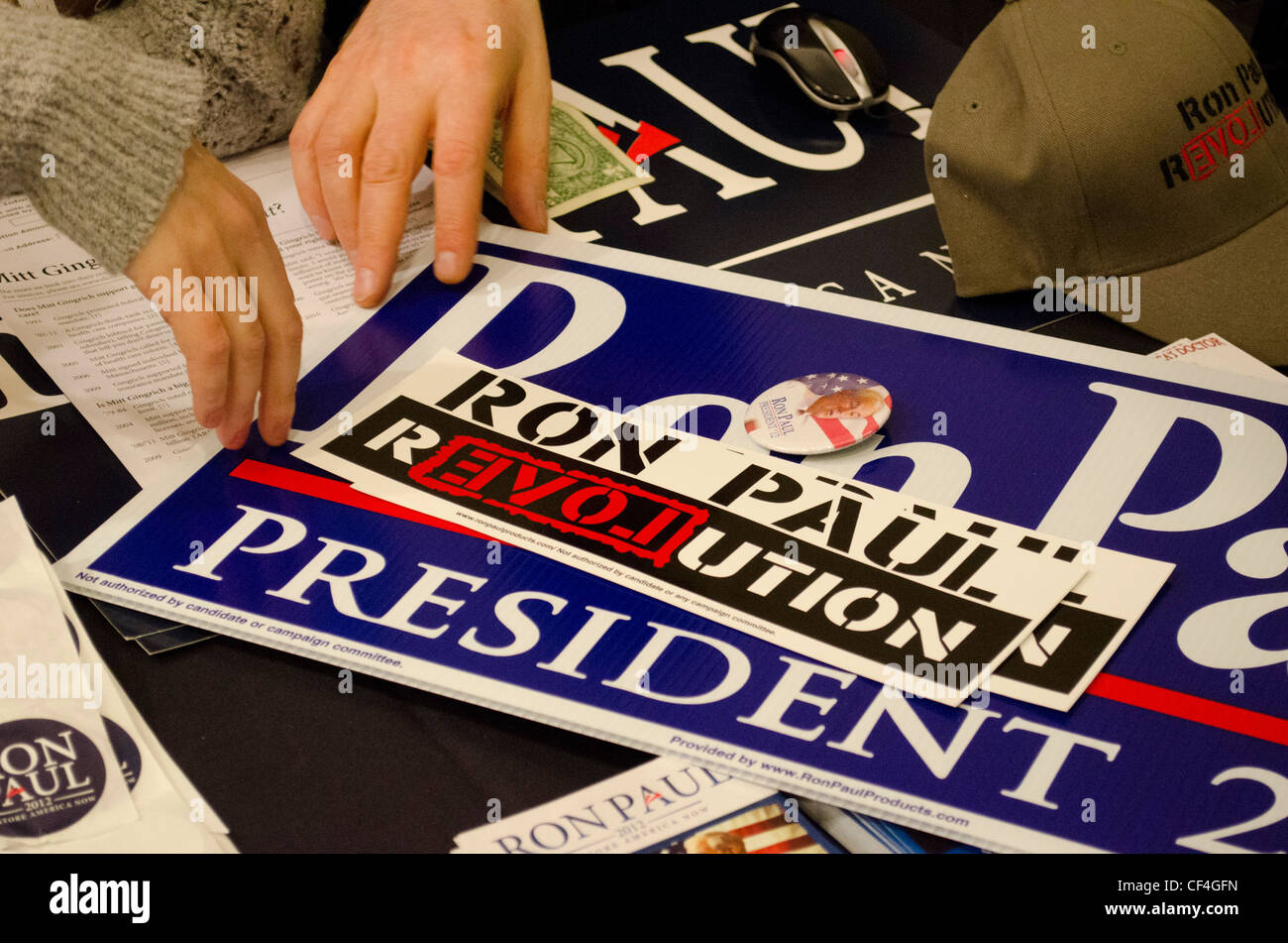 Ron Paul Tisch California State GOP Konvention 25.02.2012. Stockfoto