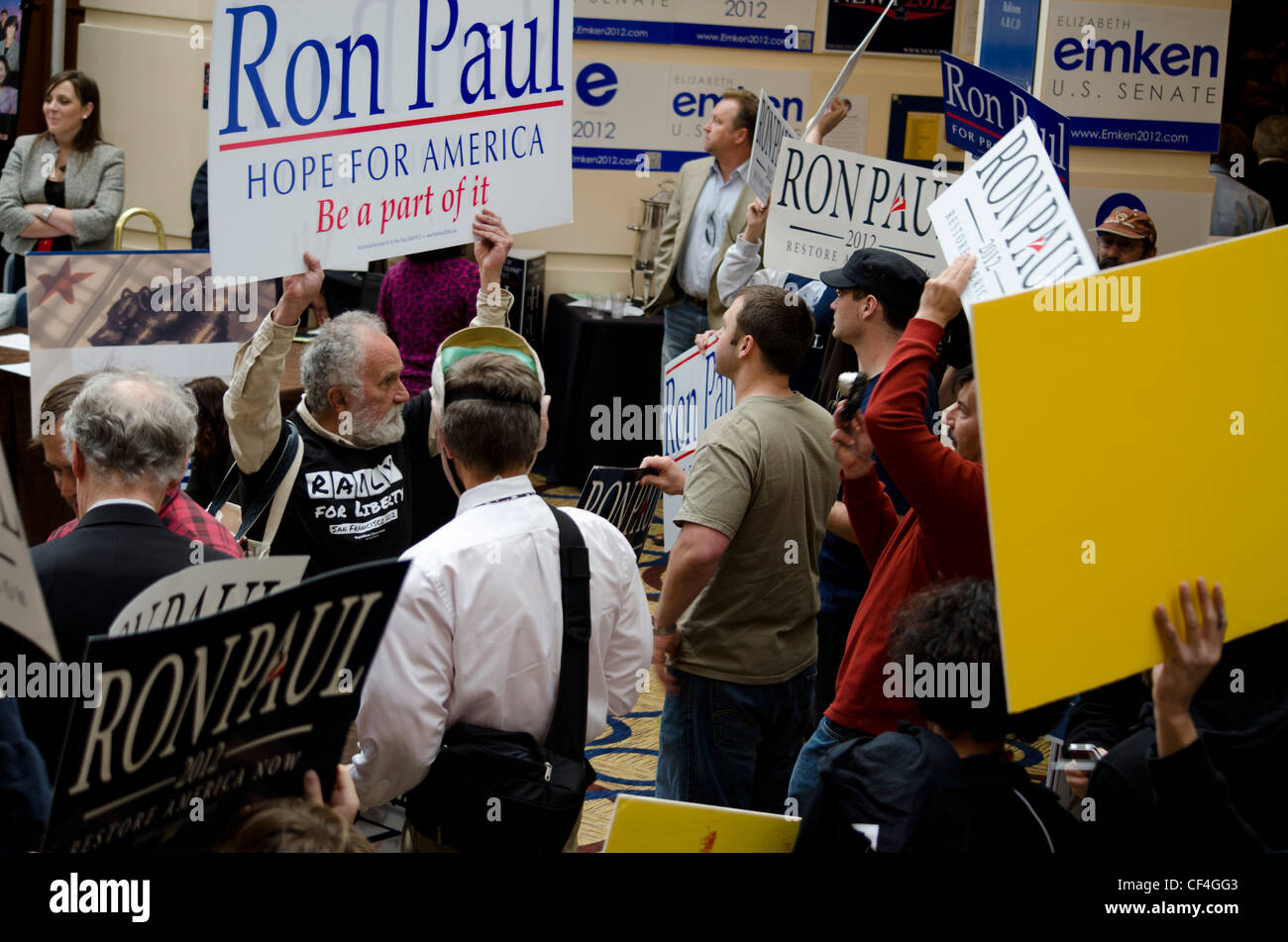 Ron Paul Unterstützer bei der California State GOP Convention 25.02.2012. Stockfoto