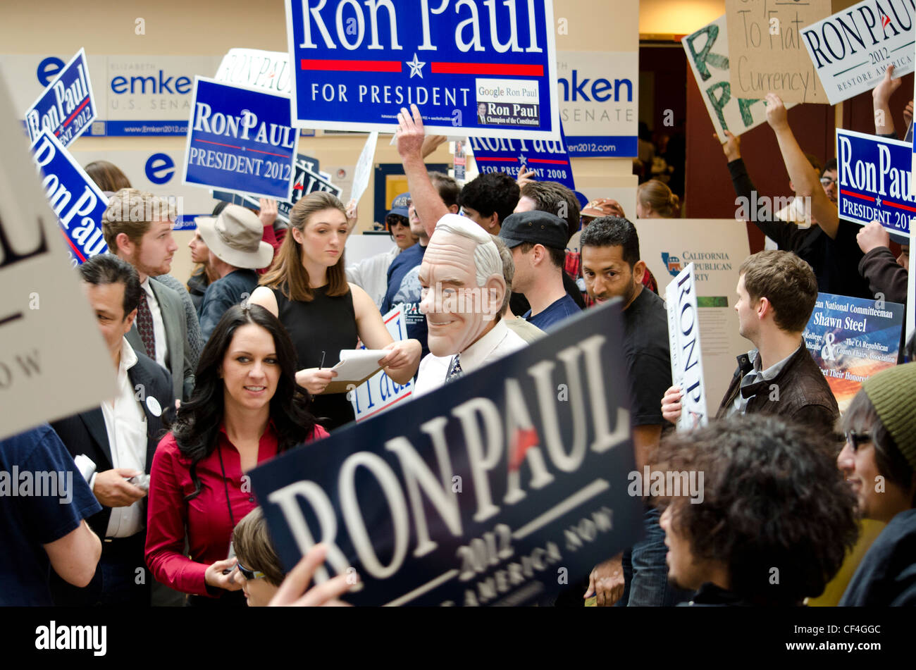 Ron Paul Unterstützer bei der California State GOP Convention 25.02.2012. Stockfoto