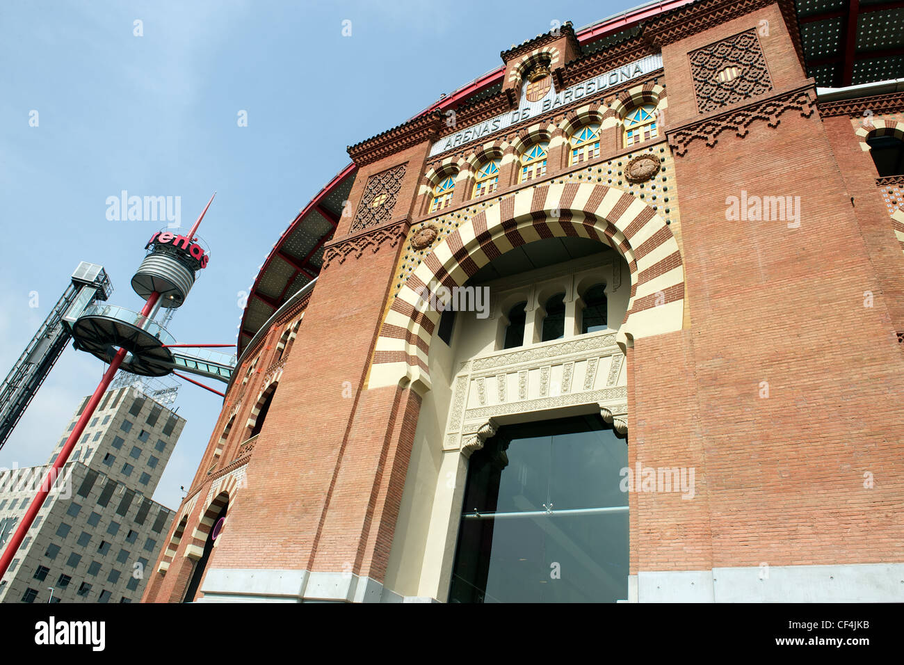 Einkaufszentrum Las Arenas, gebaut in einer alten Stierkampfarena auf Plaça Espanya, Barcelona, Katalonien, Spanien Stockfoto