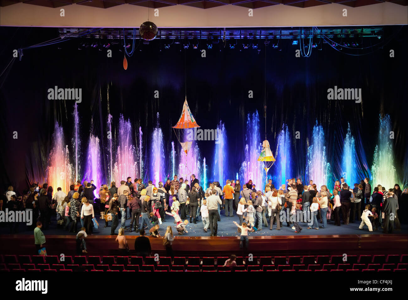 Moskau - Februar 22: Circus der tanzenden Fontänen AKVAMARIN am 22. Februar 2010 in Moskau. Stockfoto