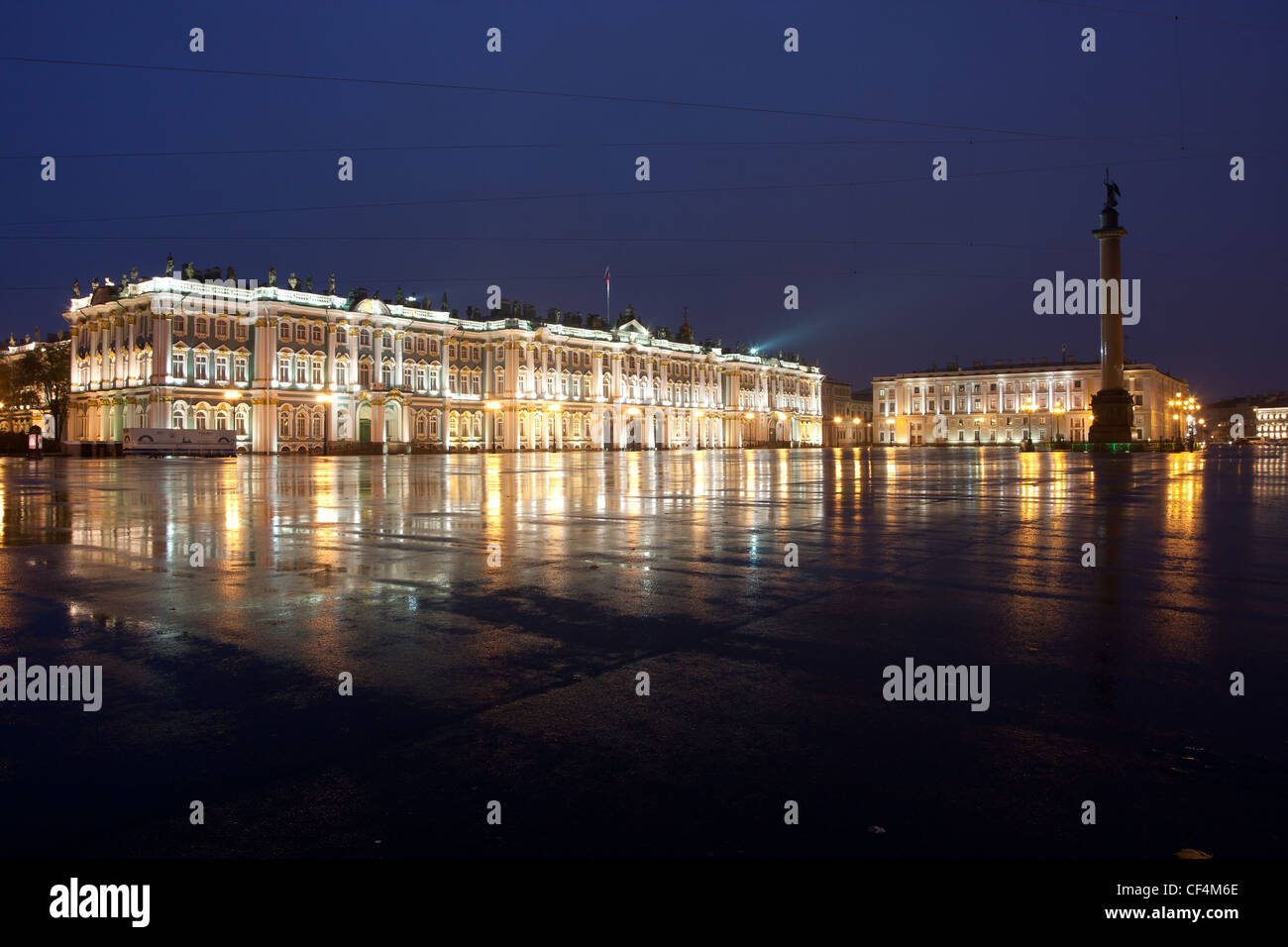Die Staatliche Eremitage, Winterpalast, die Alexandersäule, Schlossplatz, Sankt-Petersburg, Russland Stockfoto