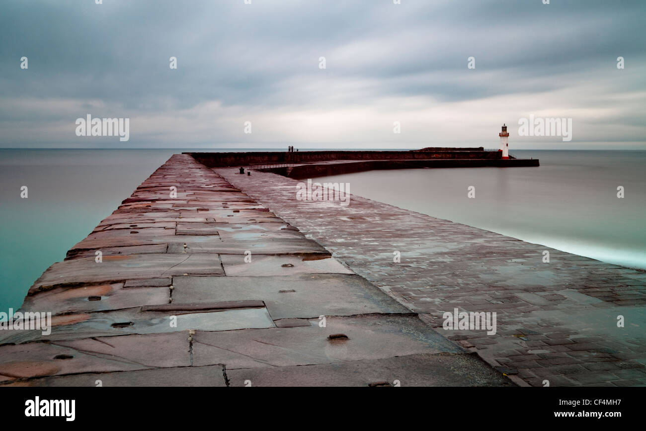 Whitehaven West Pier Licht am Ende des dem Deich kennzeichnen die Einfahrt in den Hafen. Stockfoto