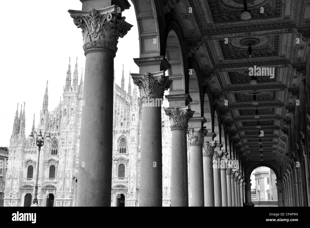 Ansicht der alten Arcade- und gotische Kathedrale von Mailand, Italien Stockfoto