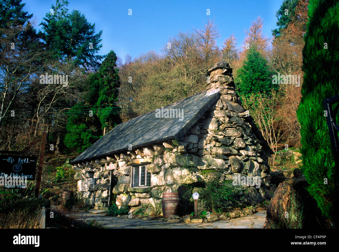 Die hässlichen Haus der Snowdonia-Gesellschaft in Snowdonia-Nationalpark. Der Legende nach wurde das Haus über Nacht in t errichtet. Stockfoto
