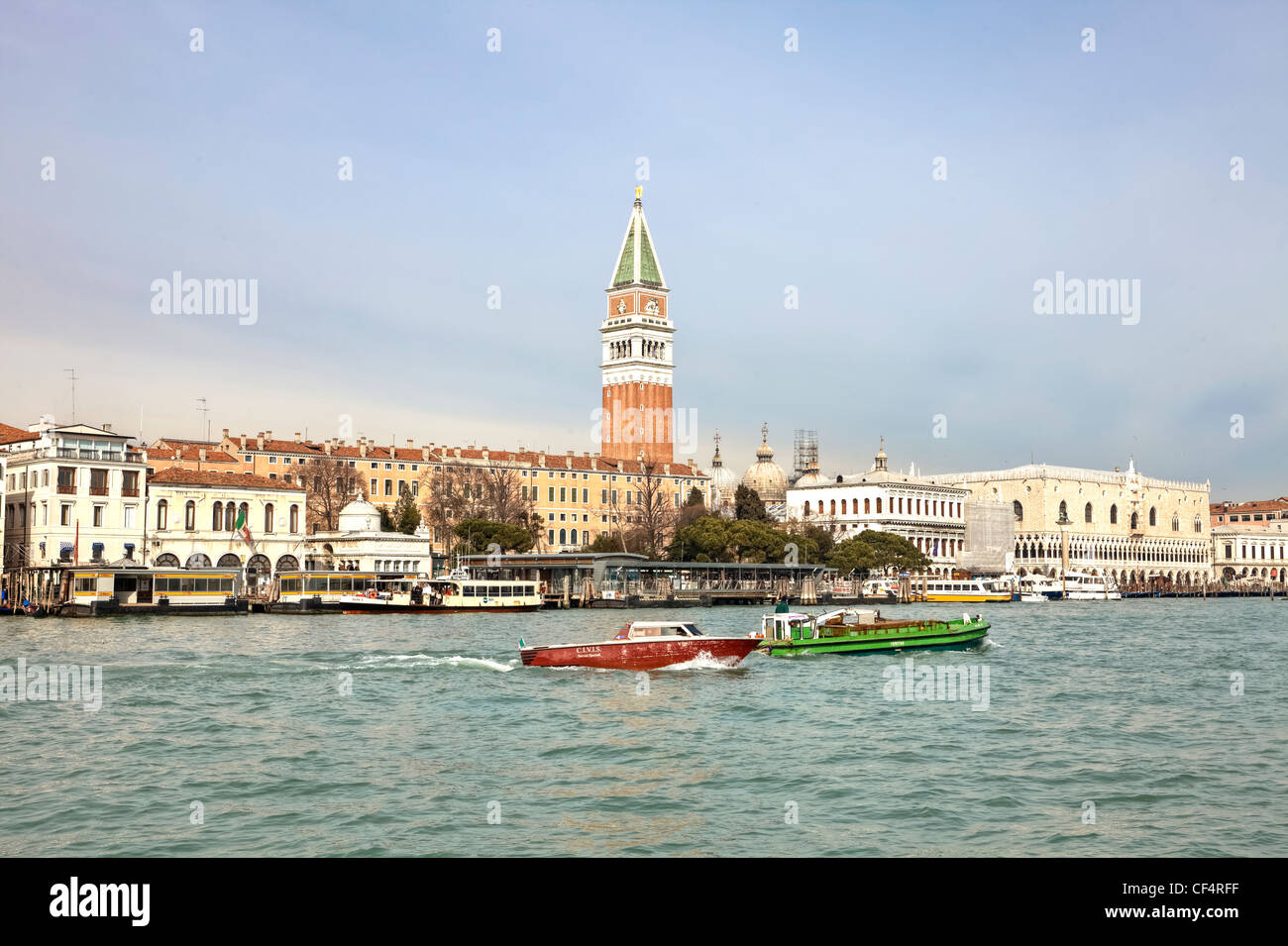 Campanile, Dogenpalast, der Markusplatz Venedig, Veneto, Italien Stockfoto