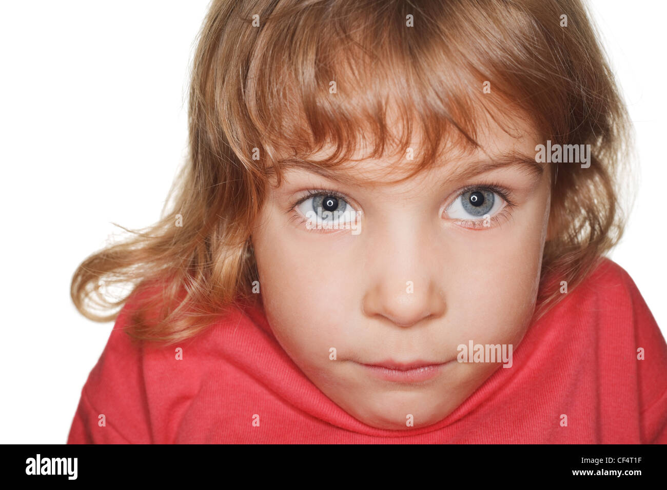 Porträt Kleinkind in einem roten T-shirt Fotostudio, Kopf nach unten. Ringblitz Stockfoto