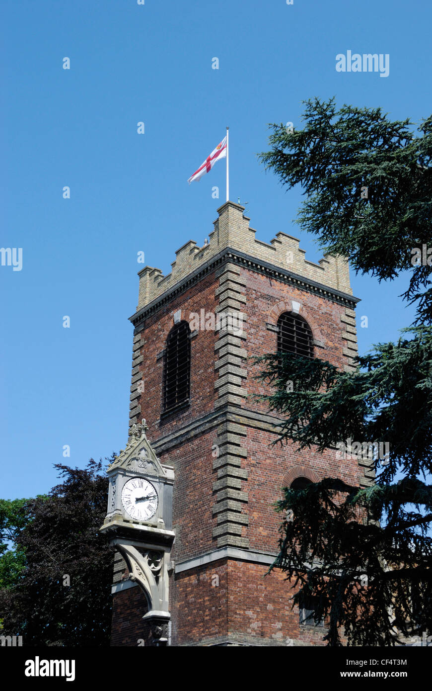 St.-Peter Kirche an der Spitze der North Hill in Colchester, Englands älteste verzeichnete Stadt. Stockfoto