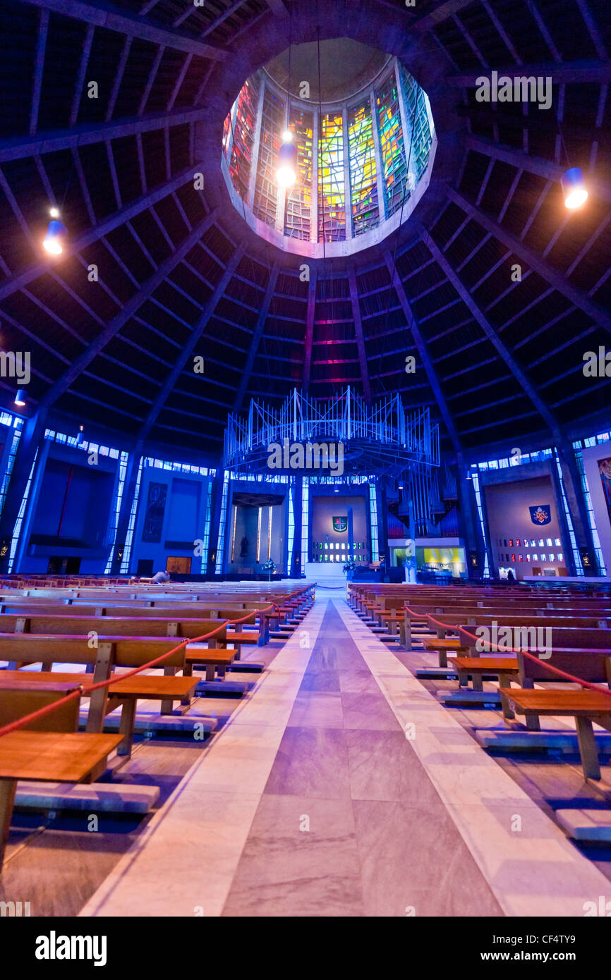 Das Innere der Metropolitan Cathedral Church of Christ der König bekannt als Liverpool Metropolitan Cathedral. Stockfoto