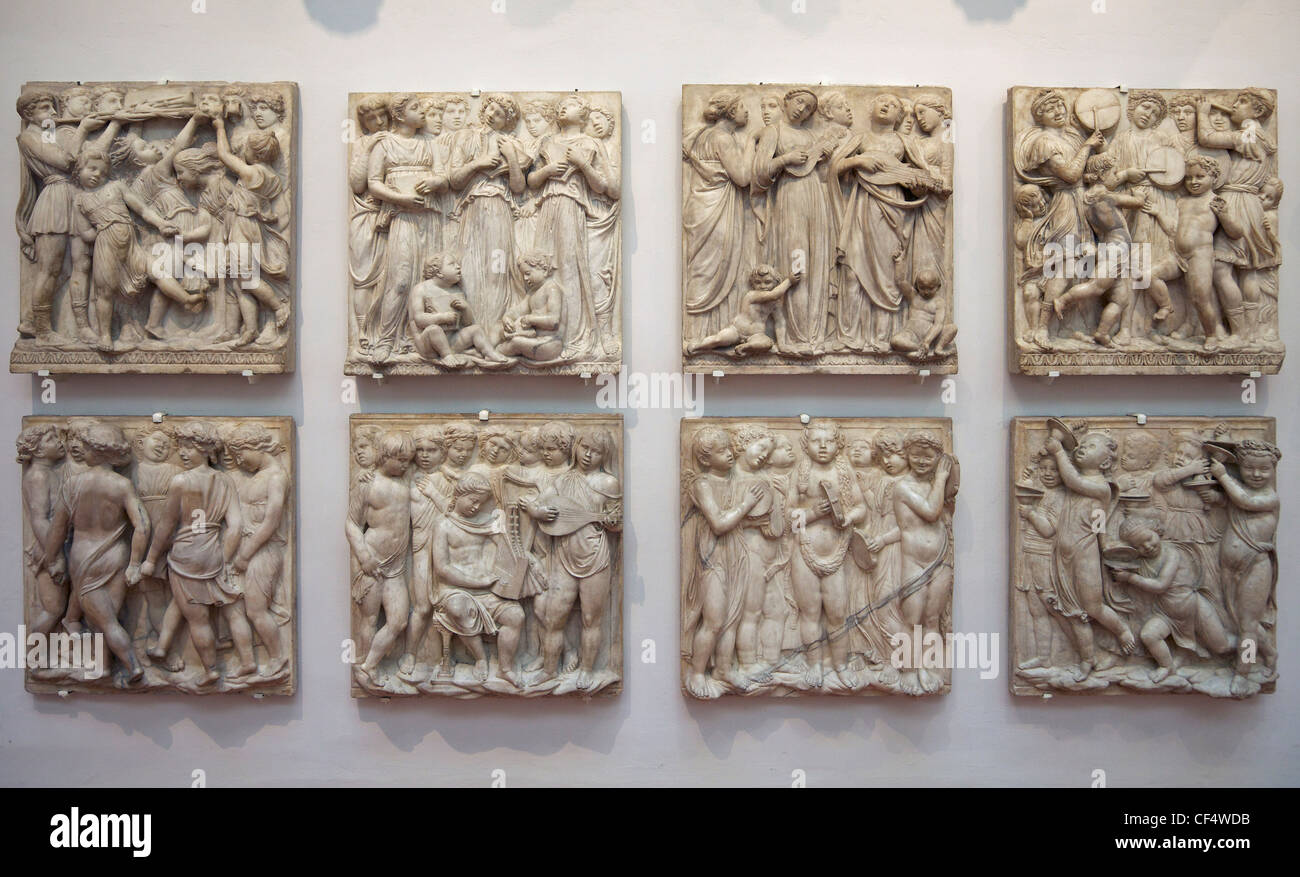 Original Marmorplatten von Cantoria von Luca della Robbia, Museo dell'Opera del Duomo, Florenz, Toskana, Italien, Europa Stockfoto