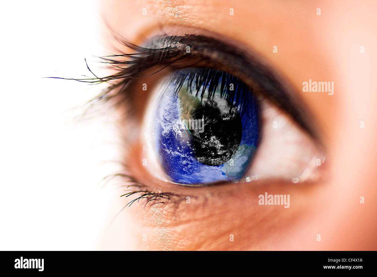 Auge mit Erde. Earth-Bild ist von NASA http://visibleearth.nasa.gov. Stockfoto