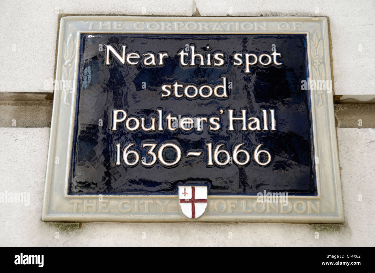 Plakette markiert den ehemaligen Standort des Poulter die Halle in der Metzgerei Hall Lane. Die Halle war das Hauptquartier der Worshipful Company o Stockfoto