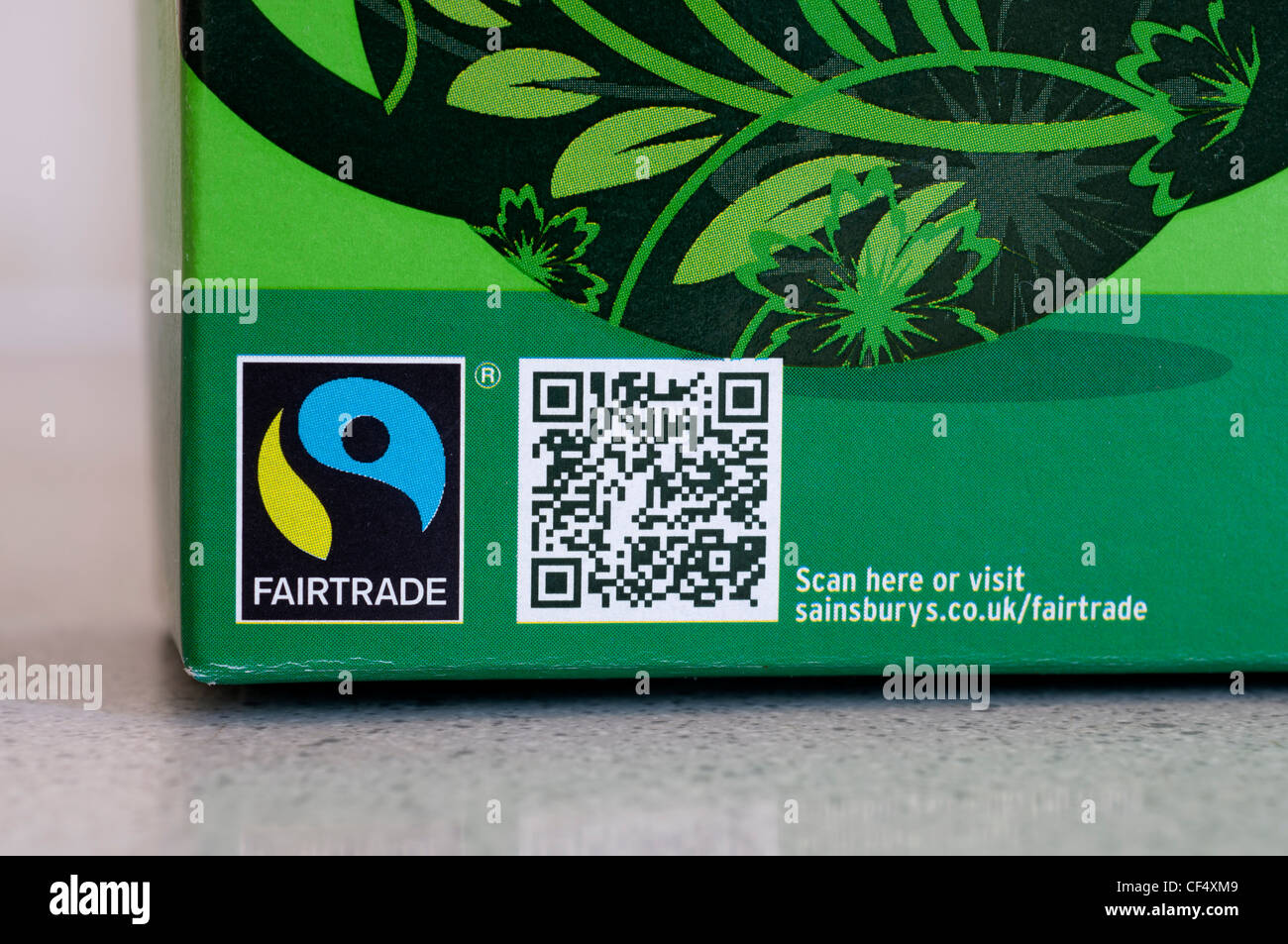 QR-Codes auf Sainsbury grüner Tee Paket Stockfoto